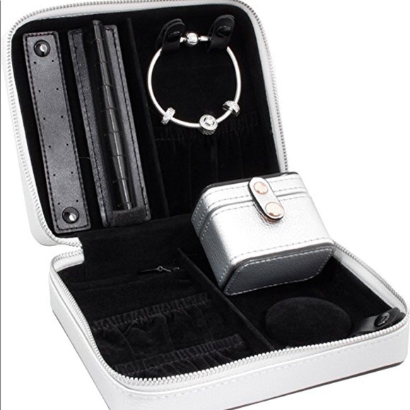 NWT Pandora Elegance Bracelet Gift Set NWT Pandora Elegance Bracelet Gift Set